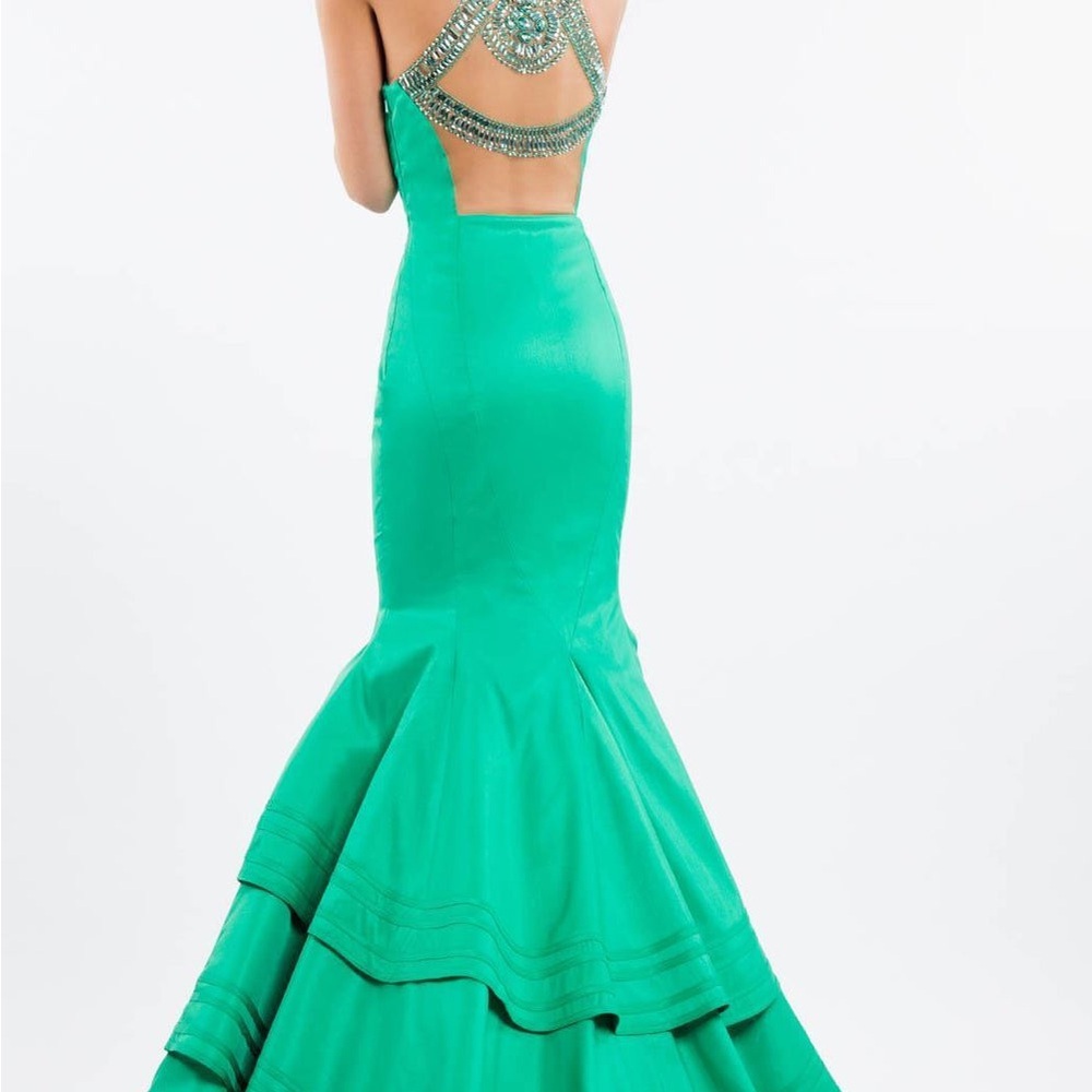Elegant Green Evening Gown - Picture 3 of 5